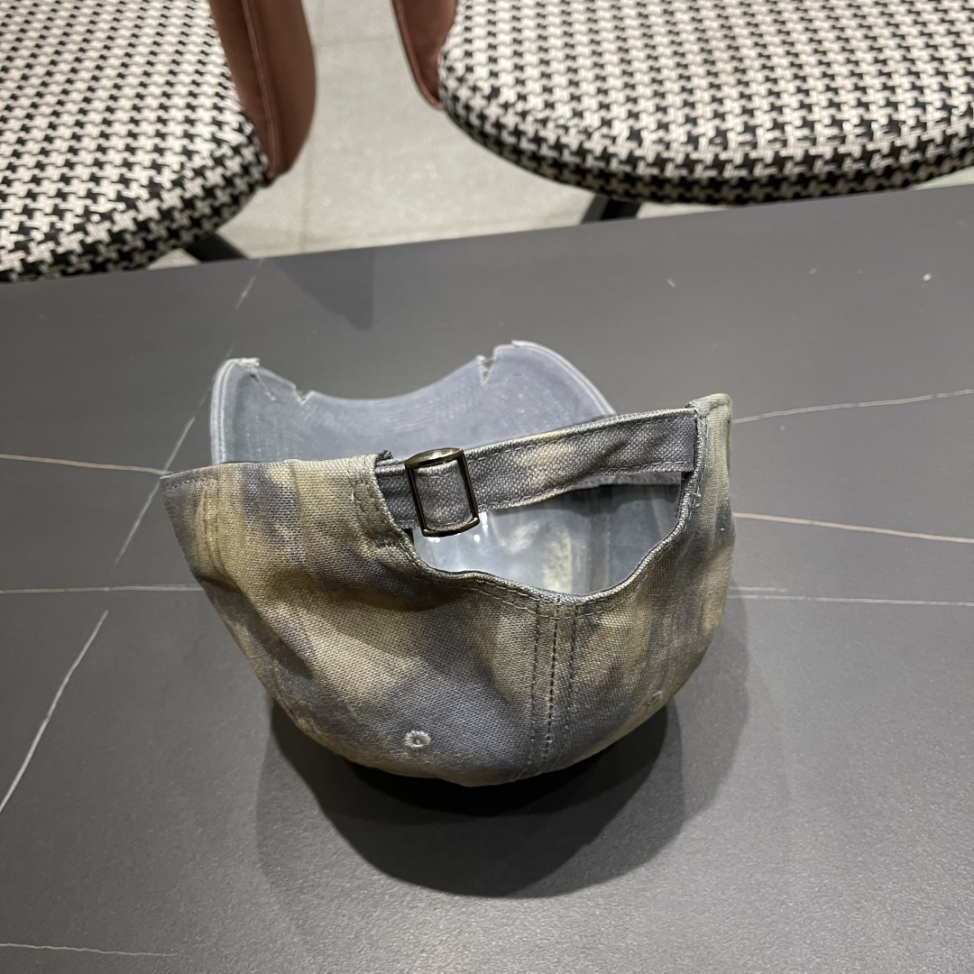  蒙口 早秋新款个性棒球帽子女涂鸦破洞缺角时尚潮流
情侣款遮阳鸭舌帽男