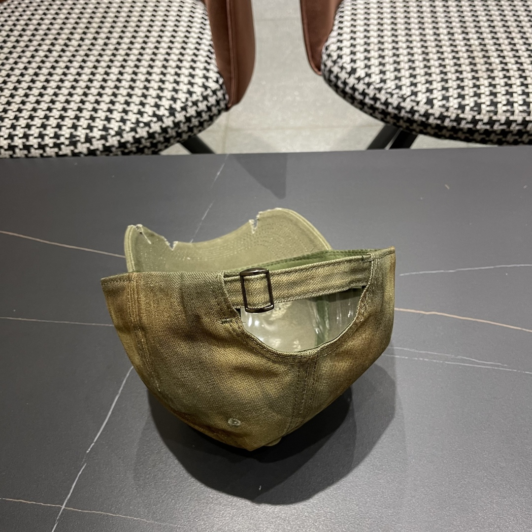  蒙口 早秋新款个性棒球帽子女涂鸦破洞缺角时尚潮流
情侣款遮阳鸭舌帽男