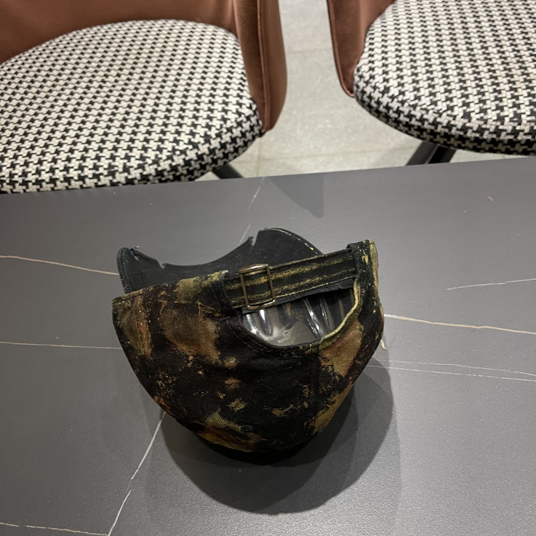  蒙口 早秋新款个性棒球帽子女涂鸦破洞缺角时尚潮流
情侣款遮阳鸭舌帽男