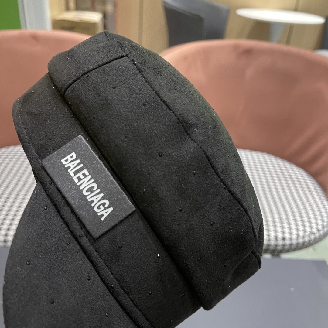  巴黎世家 贝雷八角帽女款洋气时尚鸭舌帽新款平顶帽
日系复古水钻画家报童帽