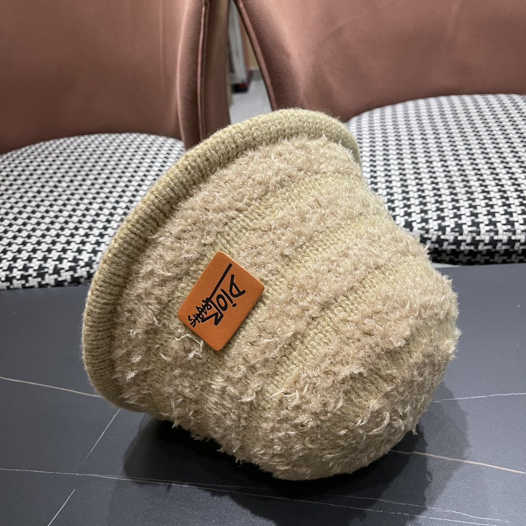  迪奥 冬季羊绒渔夫帽女秋冬户外出游帽子
新款保暖护耳针织帽显脸小