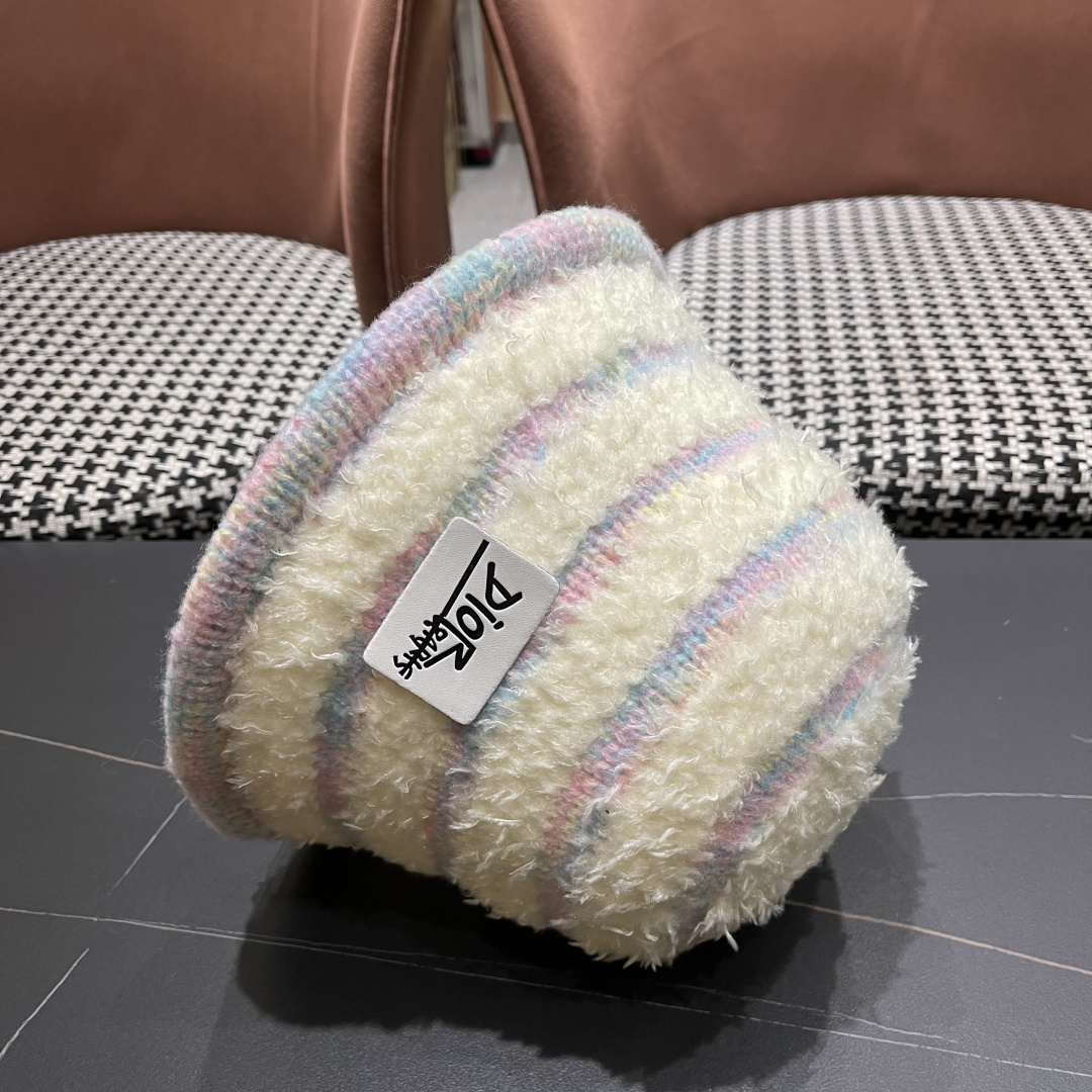  迪奥 冬季羊绒渔夫帽女秋冬户外出游帽子
新款保暖护耳针织帽显脸小