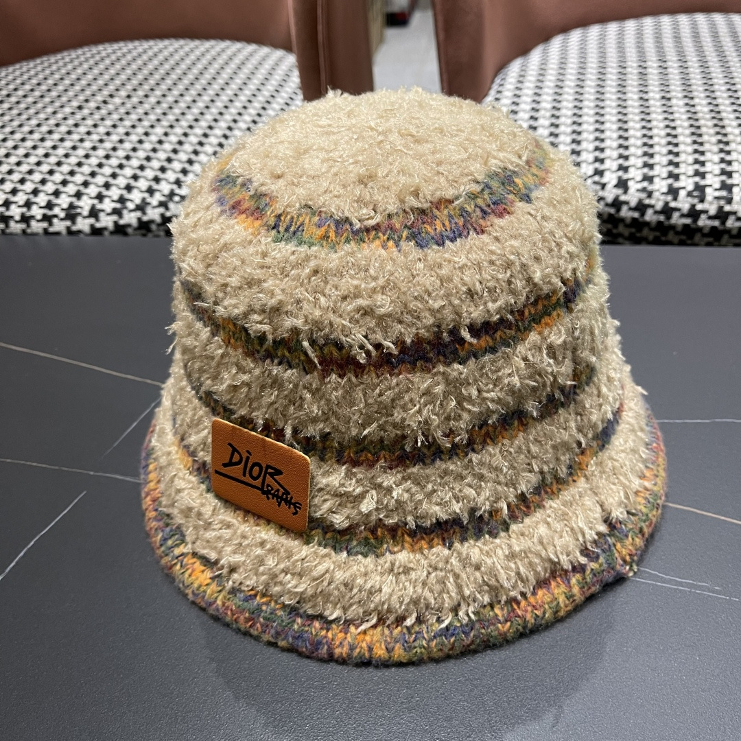  迪奥 冬季羊绒渔夫帽女秋冬户外出游帽子
新款保暖护耳针织帽显脸小