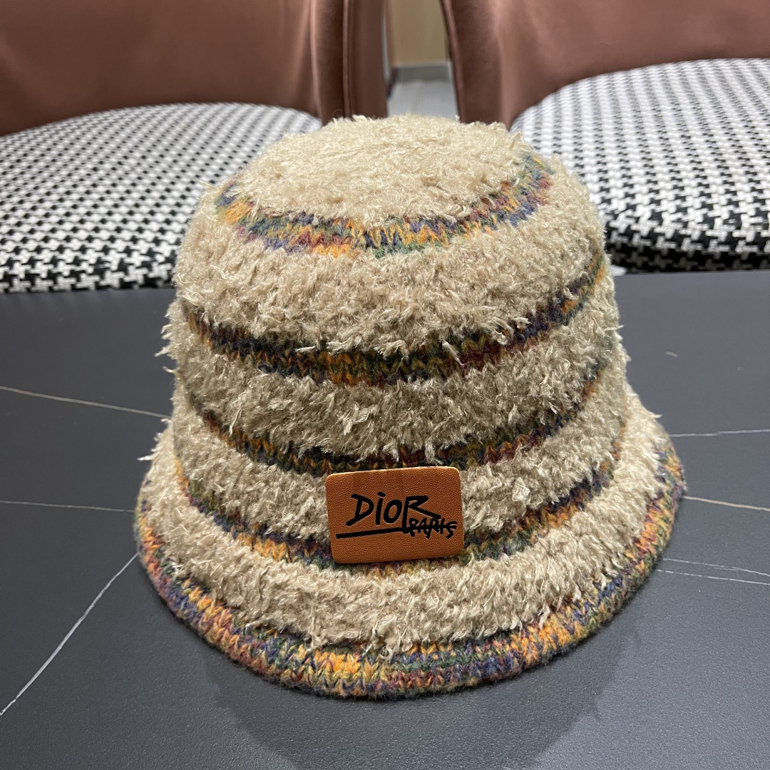  迪奥 冬季羊绒渔夫帽女秋冬户外出游帽子
新款保暖护耳针织帽显脸小