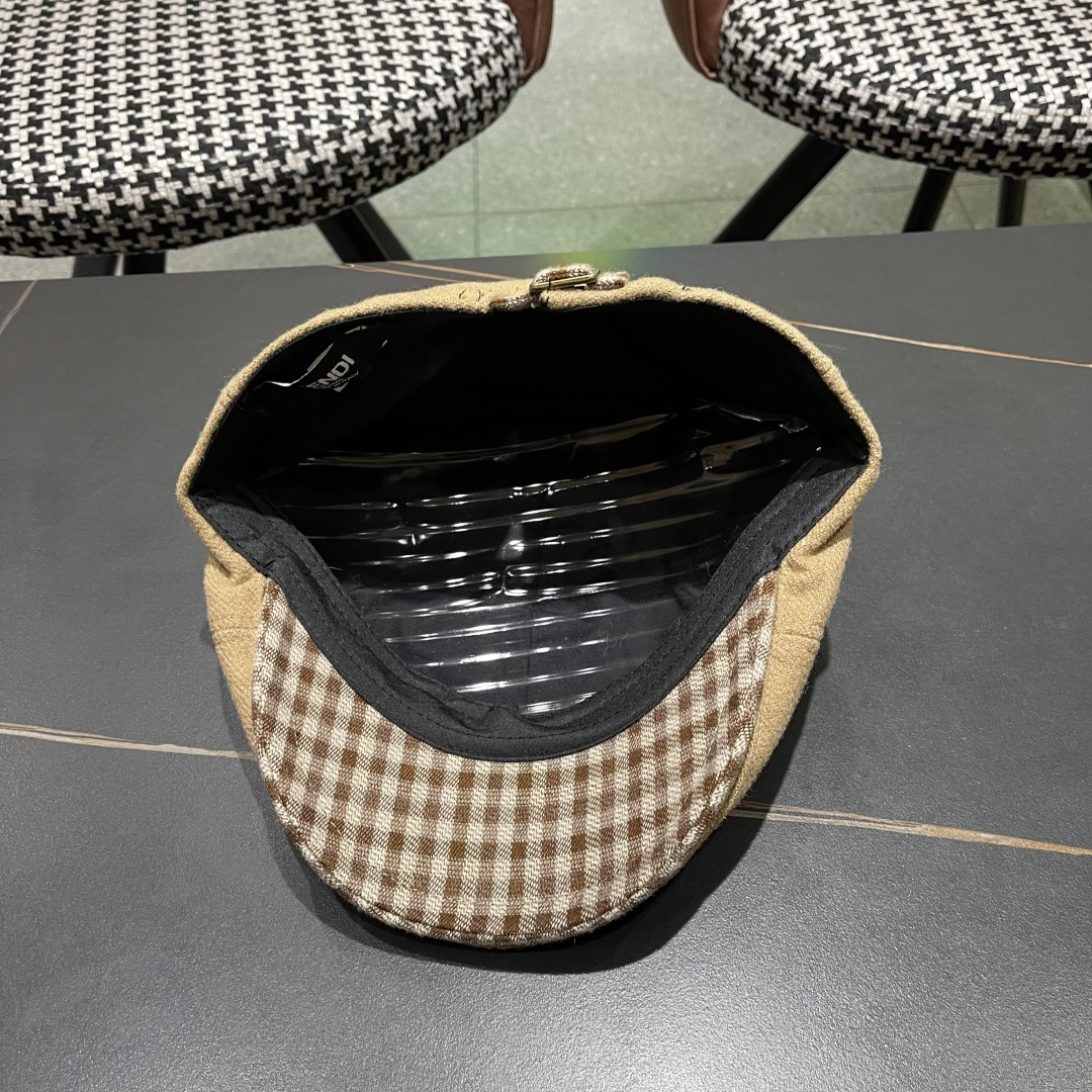  芬迪 拼色撞色格子毛呢显瘦前进帽子女秋冬百搭保暖
减龄呢子鸭舌帽网红