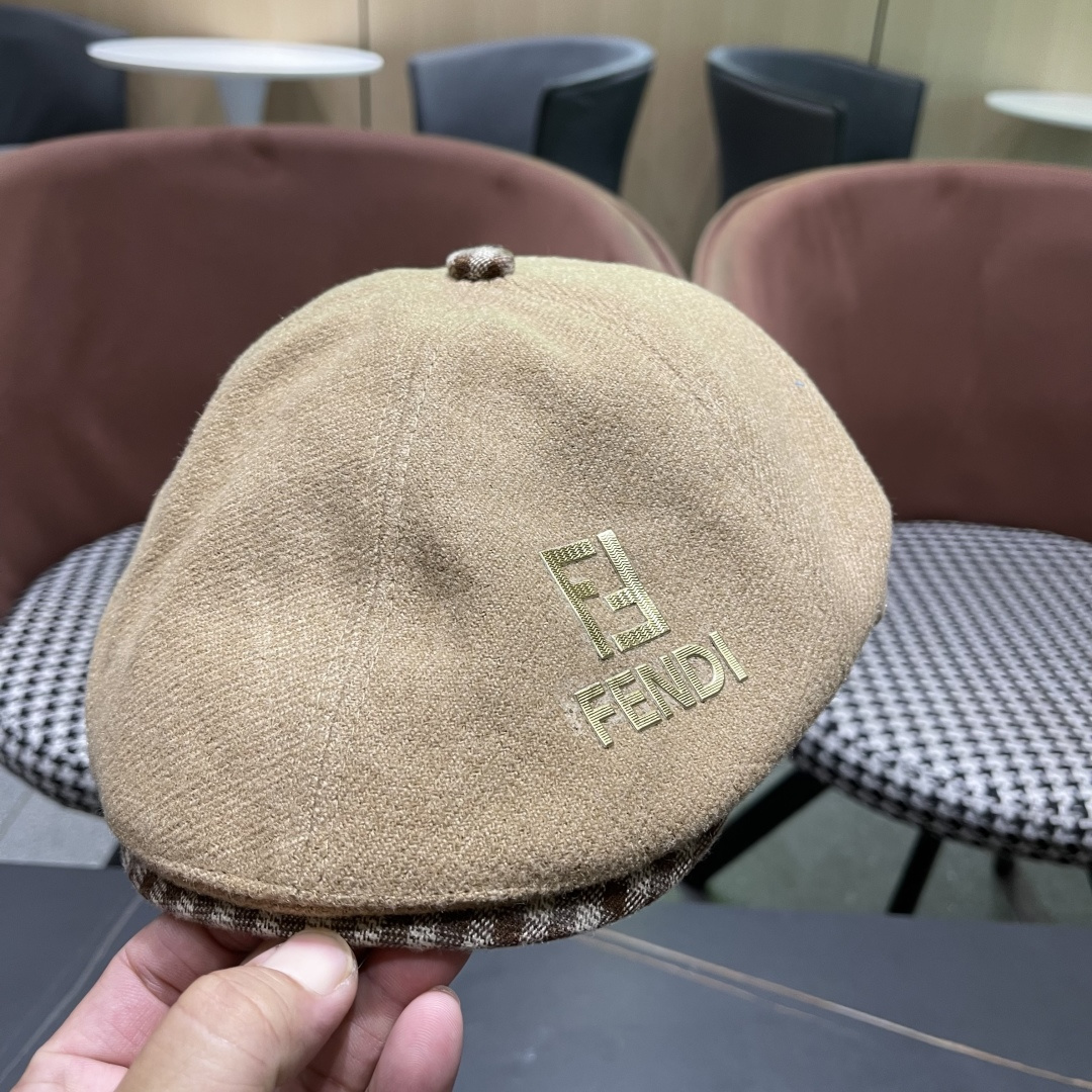  芬迪 拼色撞色格子毛呢显瘦前进帽子女秋冬百搭保暖
减龄呢子鸭舌帽网红