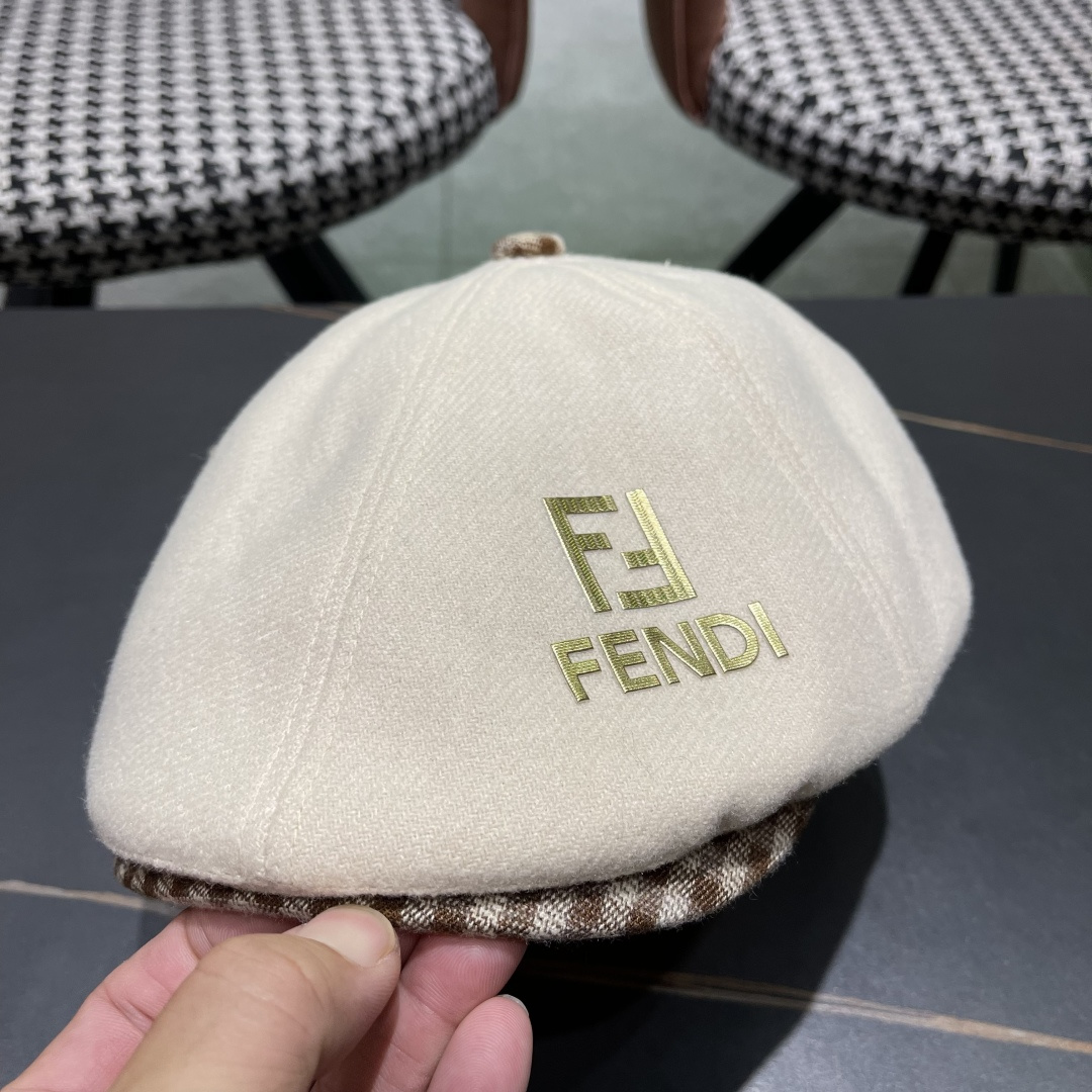  芬迪 拼色撞色格子毛呢显瘦前进帽子女秋冬百搭保暖
减龄呢子鸭舌帽网红