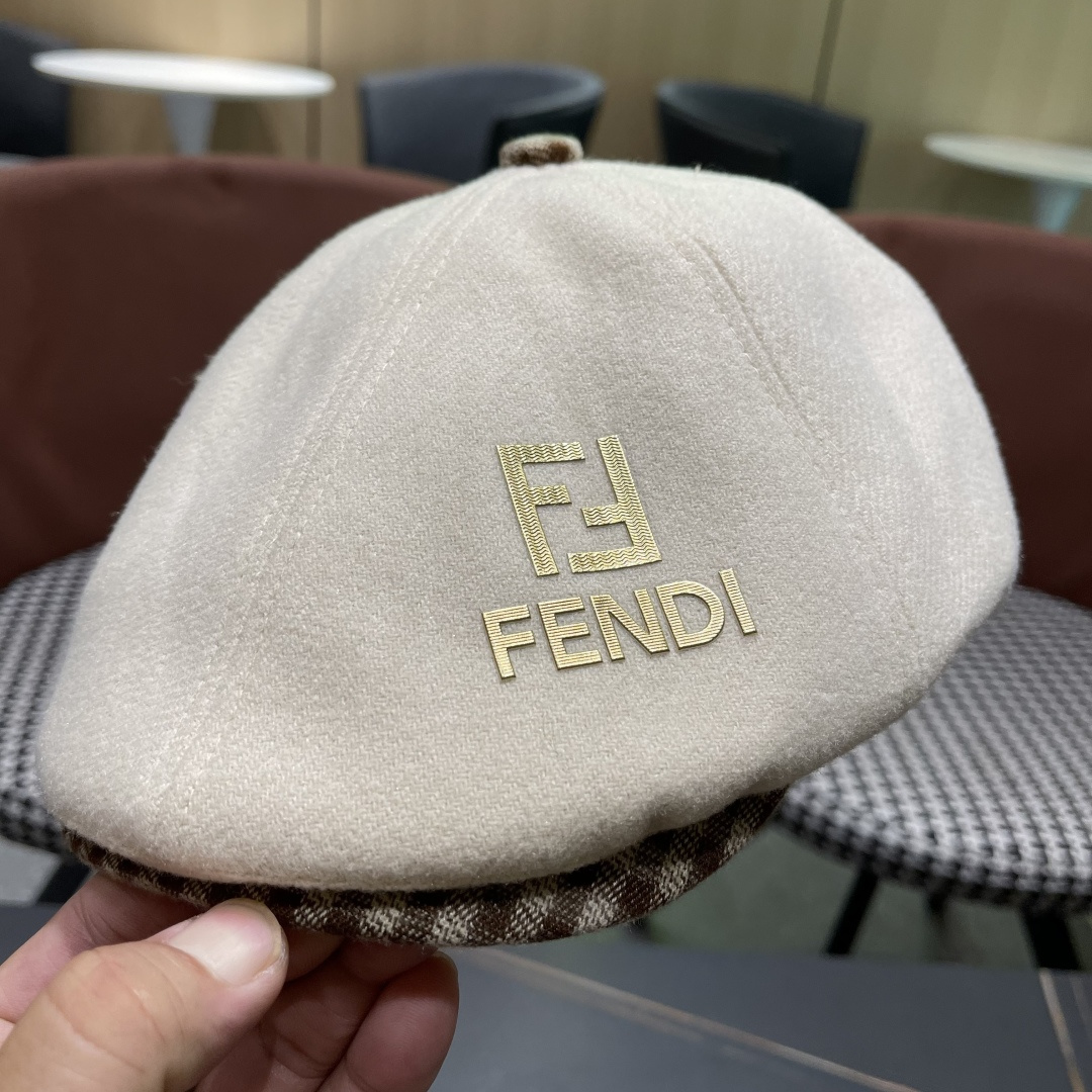  芬迪 拼色撞色格子毛呢显瘦前进帽子女秋冬百搭保暖
减龄呢子鸭舌帽网红