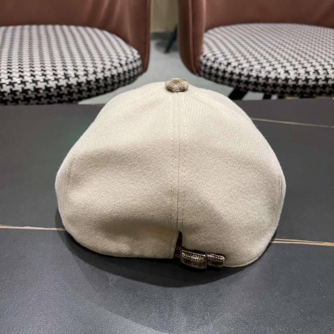  芬迪 拼色撞色格子毛呢显瘦前进帽子女秋冬百搭保暖
减龄呢子鸭舌帽网红