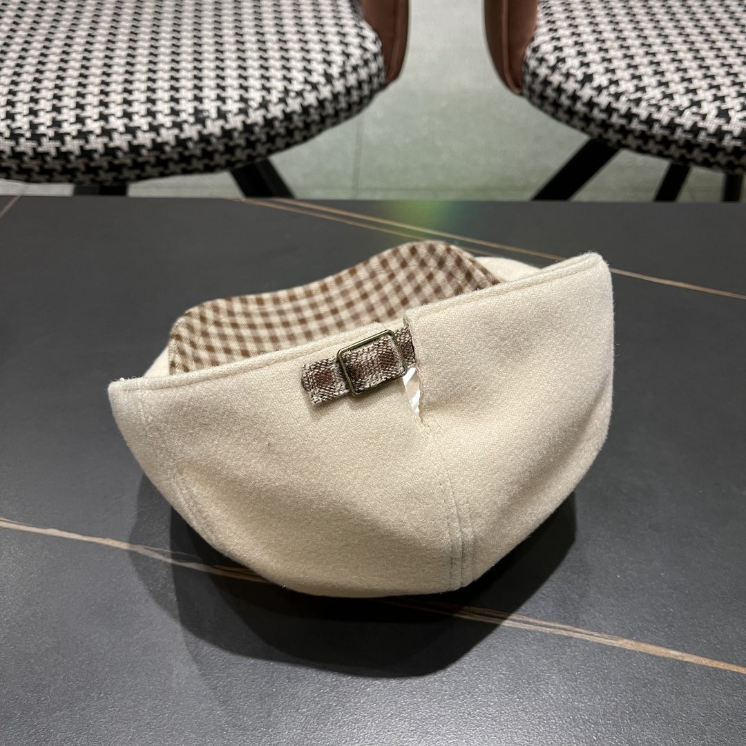  芬迪 拼色撞色格子毛呢显瘦前进帽子女秋冬百搭保暖
减龄呢子鸭舌帽网红