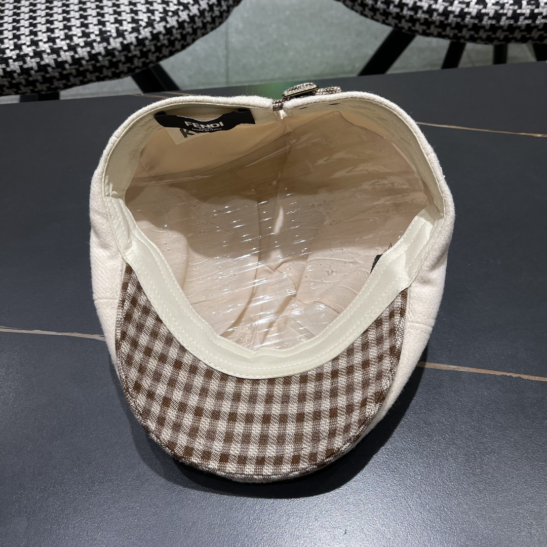  芬迪 拼色撞色格子毛呢显瘦前进帽子女秋冬百搭保暖
减龄呢子鸭舌帽网红