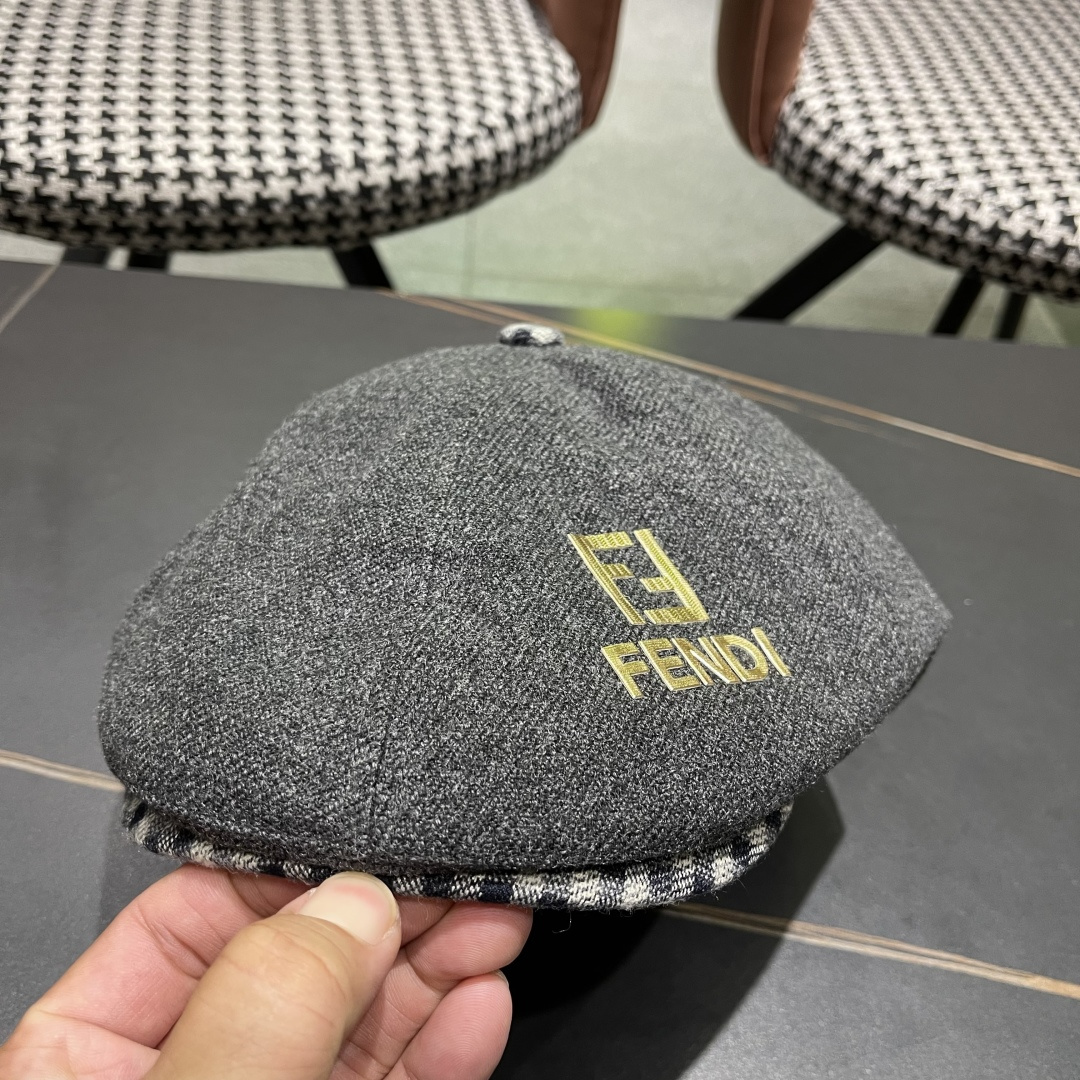  芬迪 拼色撞色格子毛呢显瘦前进帽子女秋冬百搭保暖
减龄呢子鸭舌帽网红