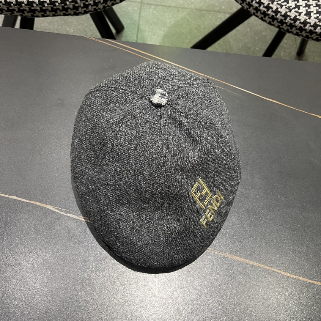  芬迪 拼色撞色格子毛呢显瘦前进帽子女秋冬百搭保暖
减龄呢子鸭舌帽网红