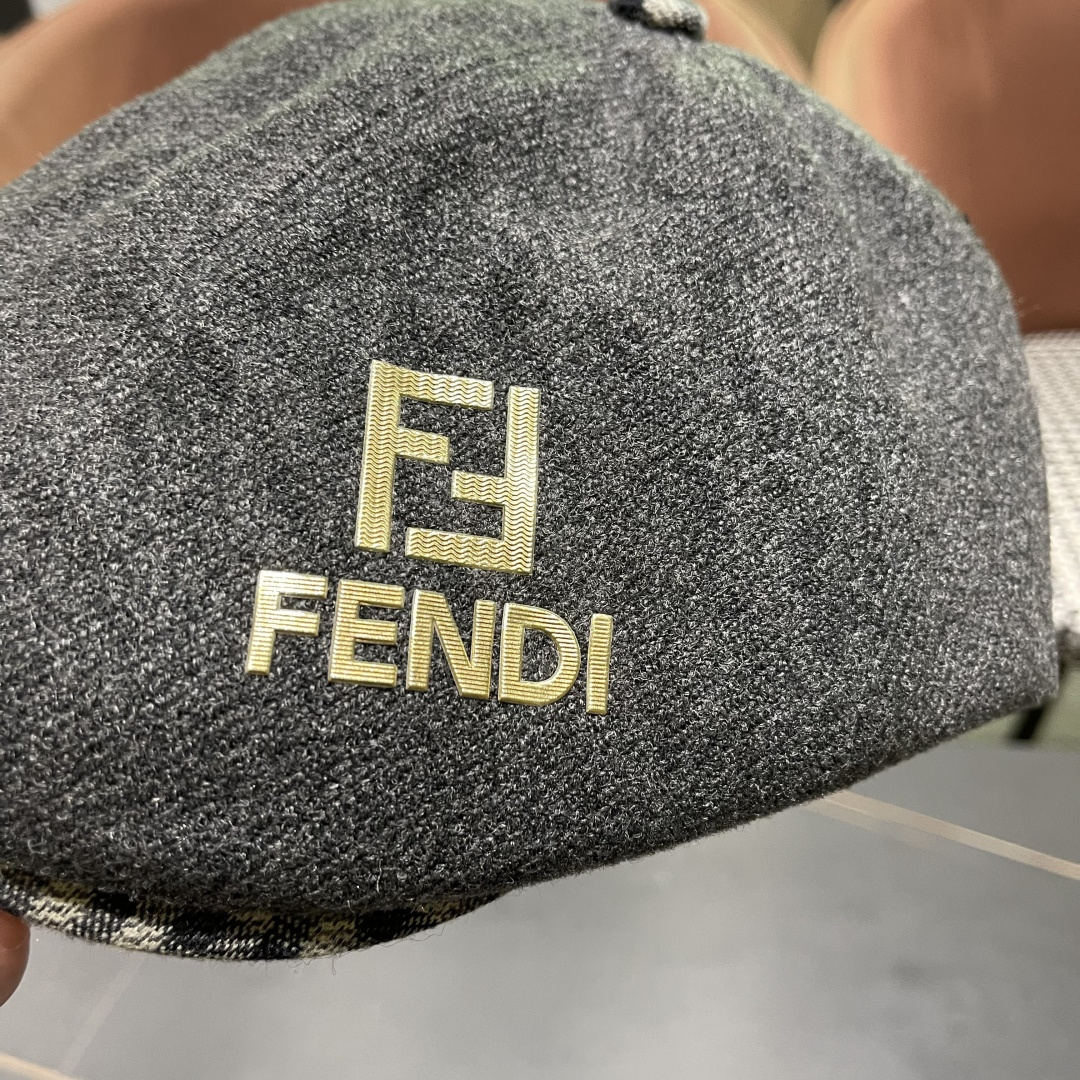  芬迪 拼色撞色格子毛呢显瘦前进帽子女秋冬百搭保暖
减龄呢子鸭舌帽网红