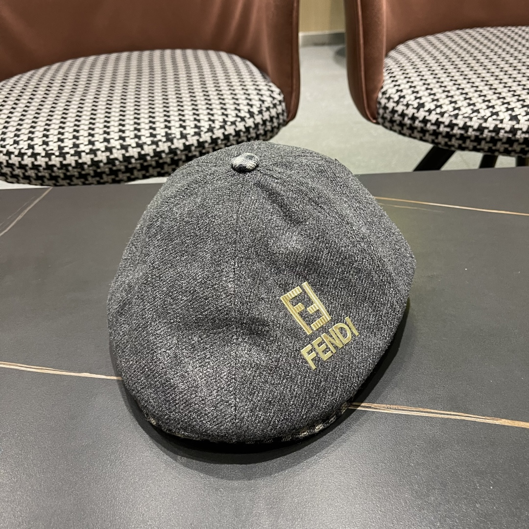  芬迪 拼色撞色格子毛呢显瘦前进帽子女秋冬百搭保暖
减龄呢子鸭舌帽网红