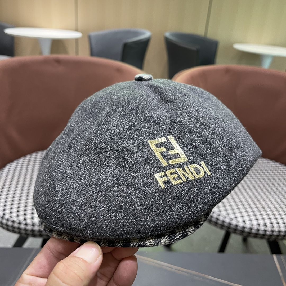  芬迪 拼色撞色格子毛呢显瘦前进帽子女秋冬百搭保暖
减龄呢子鸭舌帽网红