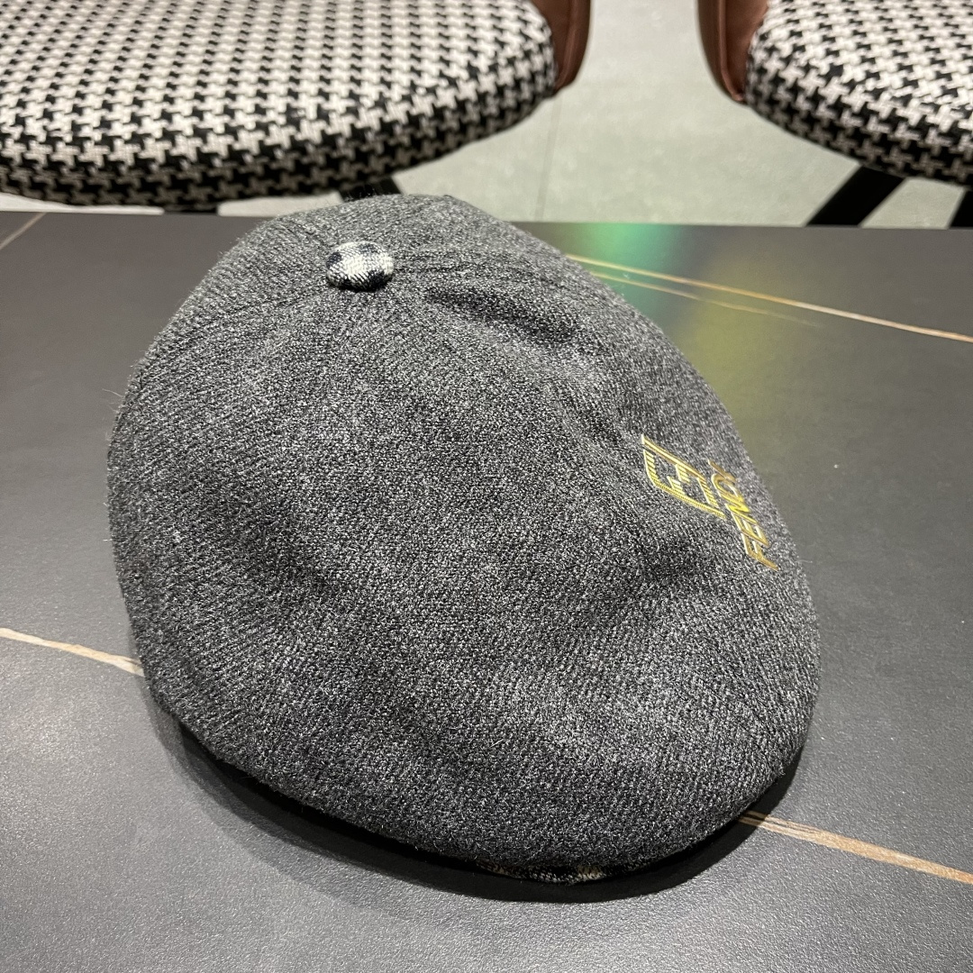  芬迪 拼色撞色格子毛呢显瘦前进帽子女秋冬百搭保暖
减龄呢子鸭舌帽网红