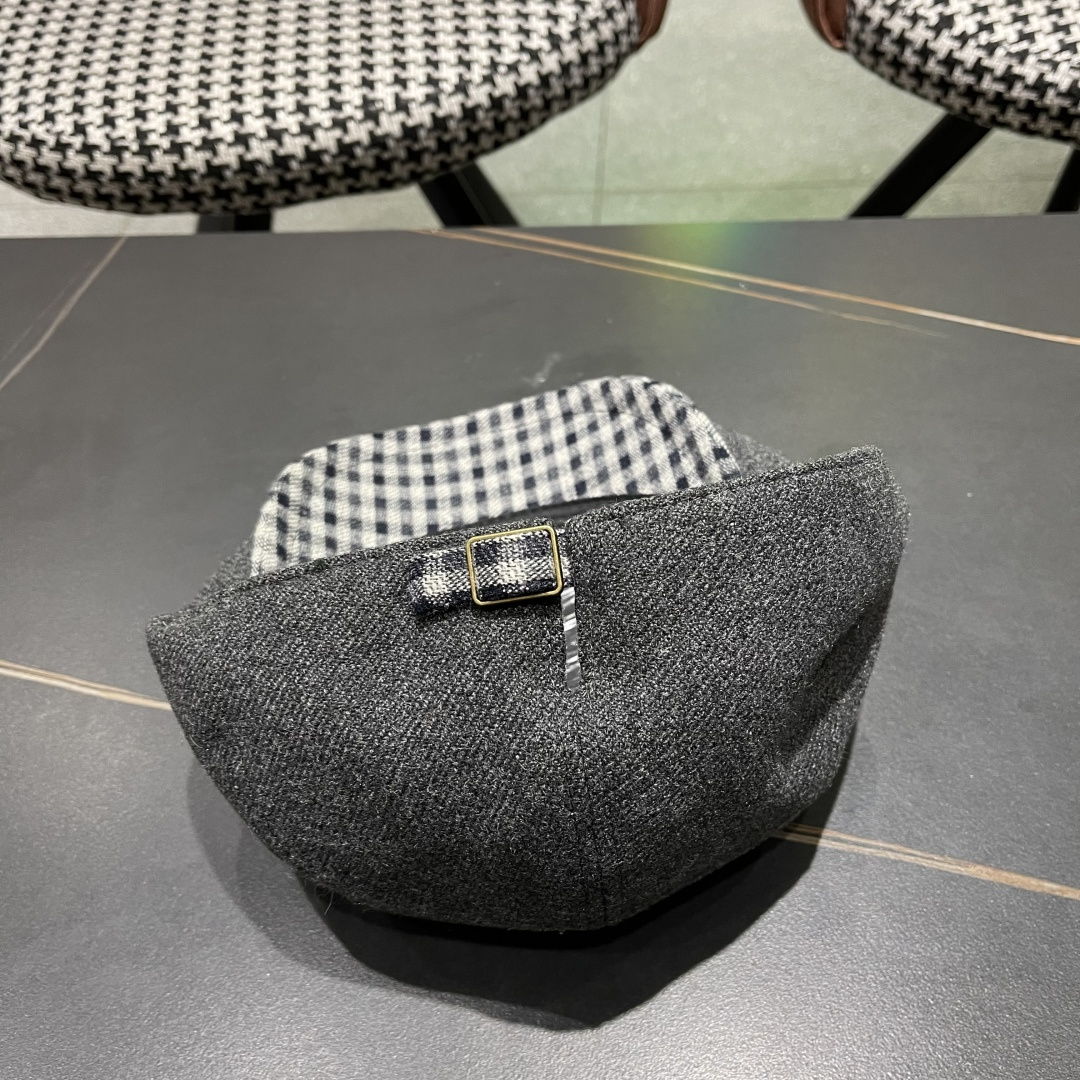  芬迪 拼色撞色格子毛呢显瘦前进帽子女秋冬百搭保暖
减龄呢子鸭舌帽网红