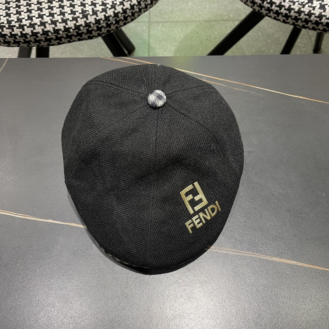  芬迪 拼色撞色格子毛呢显瘦前进帽子女秋冬百搭保暖
减龄呢子鸭舌帽网红