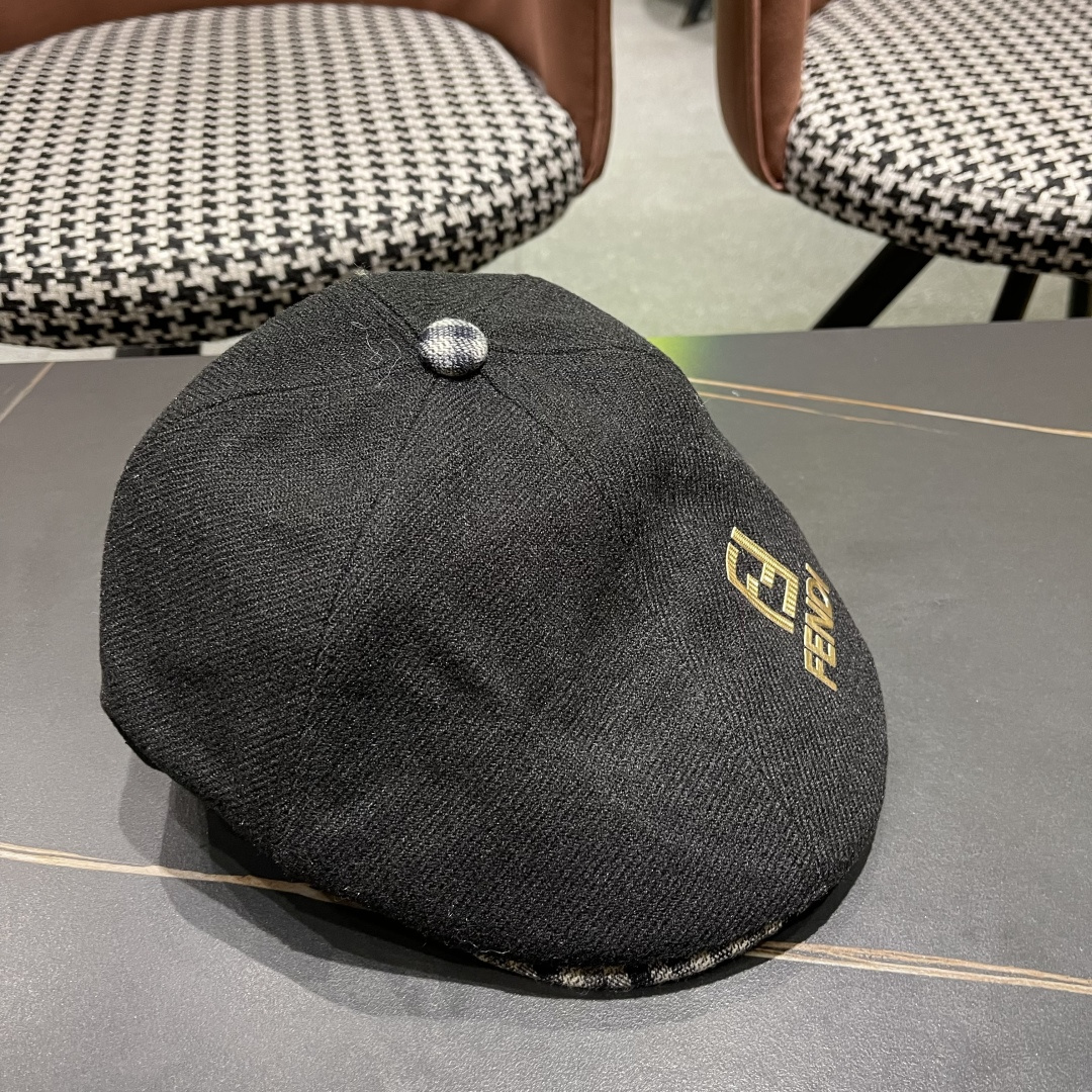  芬迪 拼色撞色格子毛呢显瘦前进帽子女秋冬百搭保暖
减龄呢子鸭舌帽网红