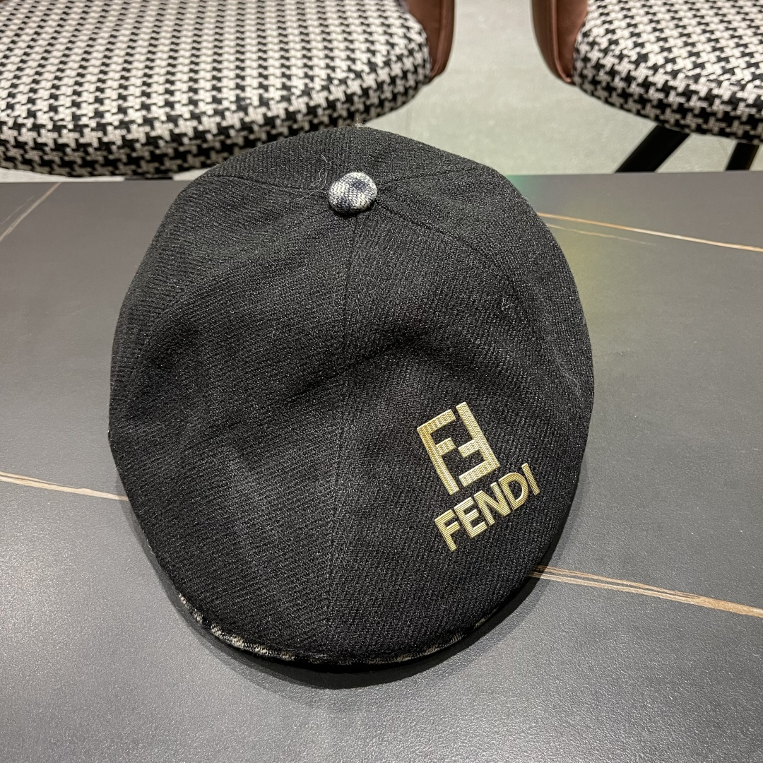  芬迪 拼色撞色格子毛呢显瘦前进帽子女秋冬百搭保暖
减龄呢子鸭舌帽网红