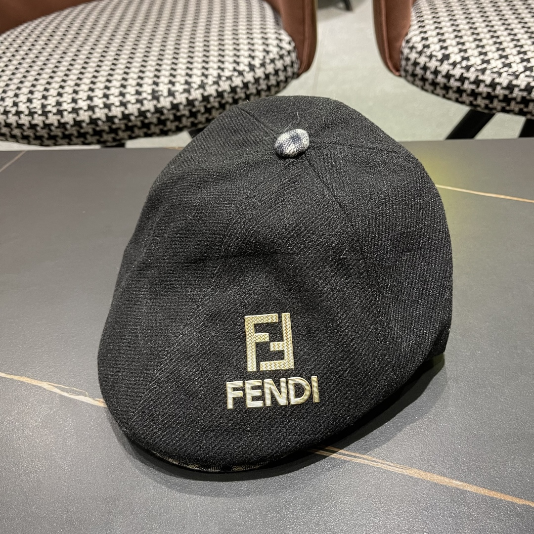  芬迪 拼色撞色格子毛呢显瘦前进帽子女秋冬百搭保暖
减龄呢子鸭舌帽网红