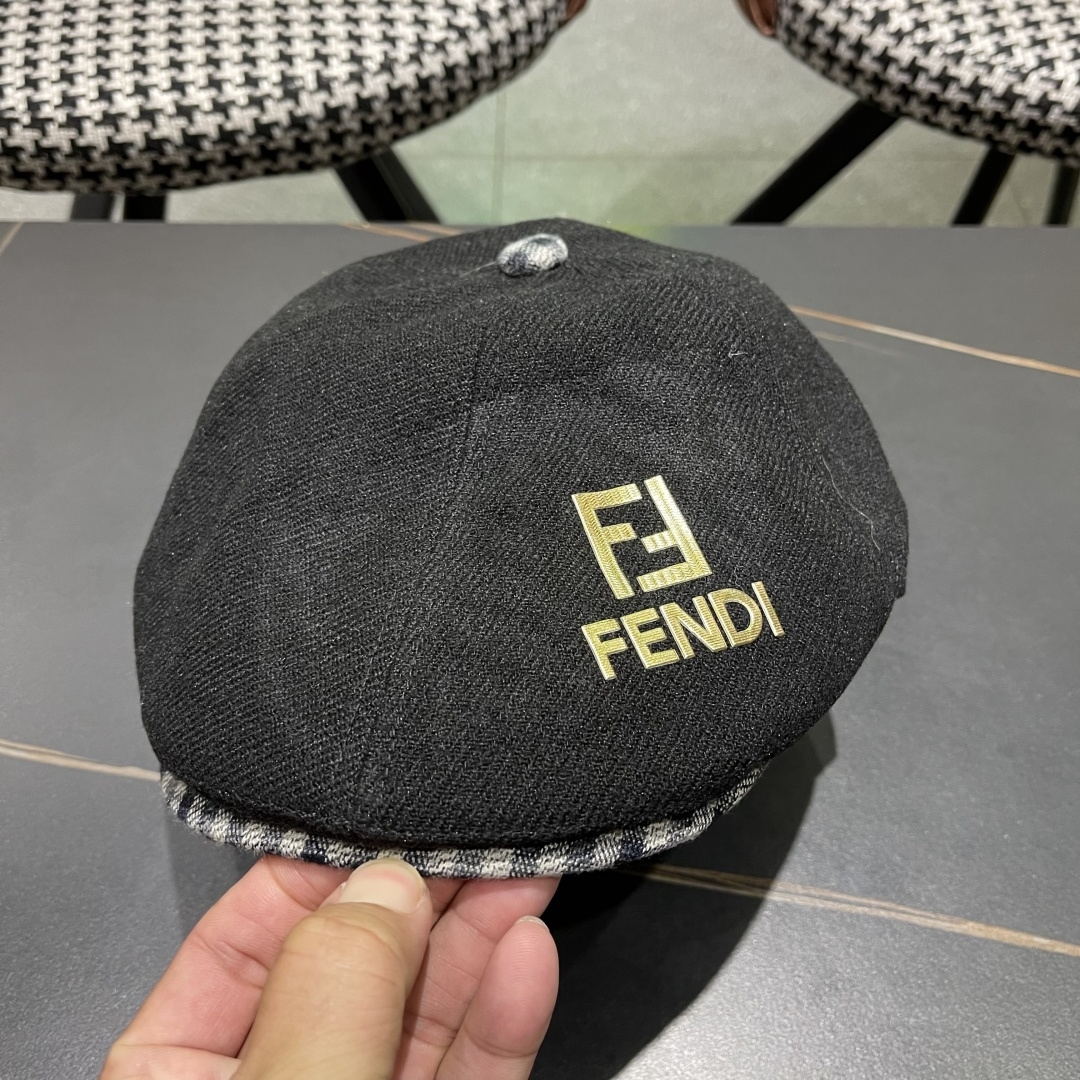  芬迪 拼色撞色格子毛呢显瘦前进帽子女秋冬百搭保暖
减龄呢子鸭舌帽网红