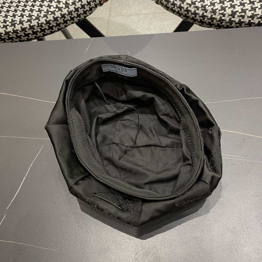 普拉达 日系复古小众设计绸缎贝雷帽男女潮
牌前进帽子夏季轻薄透气画家帽