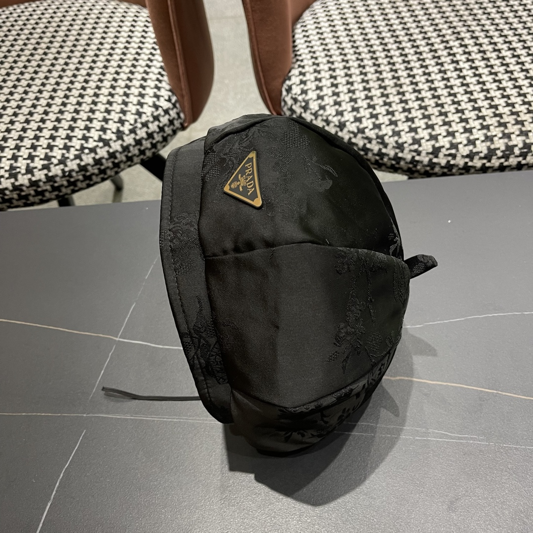 普拉达 日系复古小众设计绸缎贝雷帽男女潮
牌前进帽子夏季轻薄透气画家帽