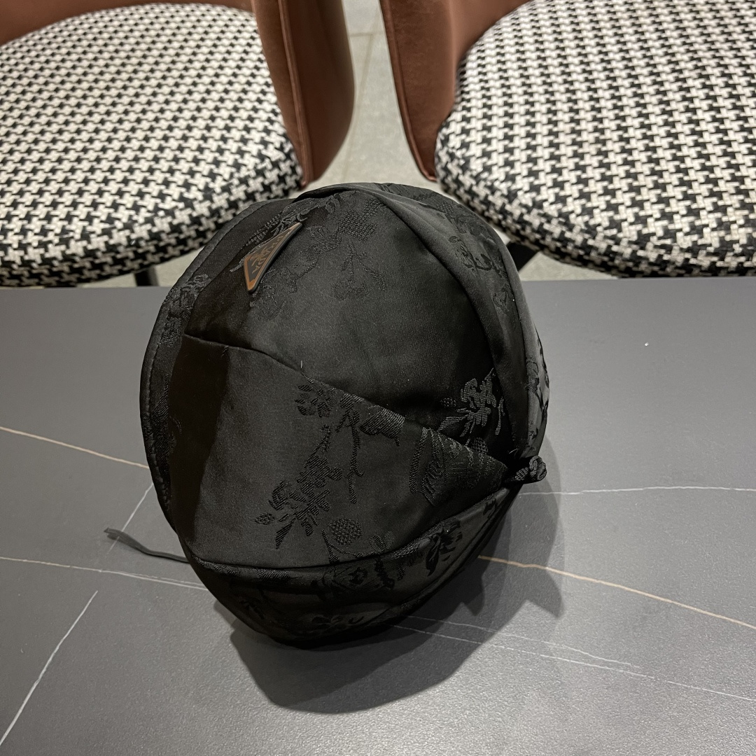 普拉达 日系复古小众设计绸缎贝雷帽男女潮
牌前进帽子夏季轻薄透气画家帽