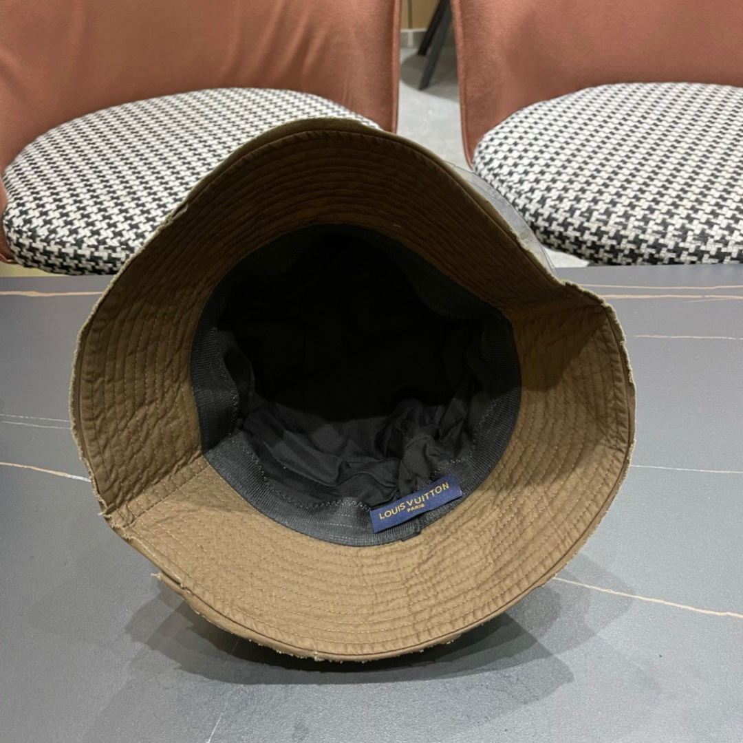  LV路易威登2025渔夫帽  轻盈透气。完美版型，对格精准无误，独家实物