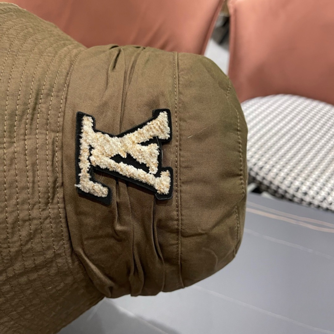  LV路易威登2025渔夫帽  轻盈透气。完美版型，对格精准无误，独家实物