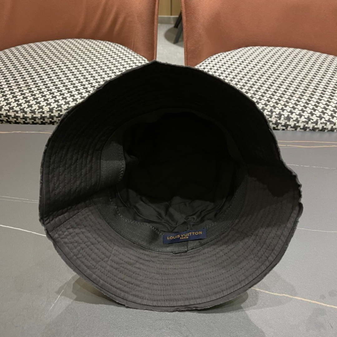  LV路易威登2025渔夫帽  轻盈透气。完美版型，对格精准无误，独家实物