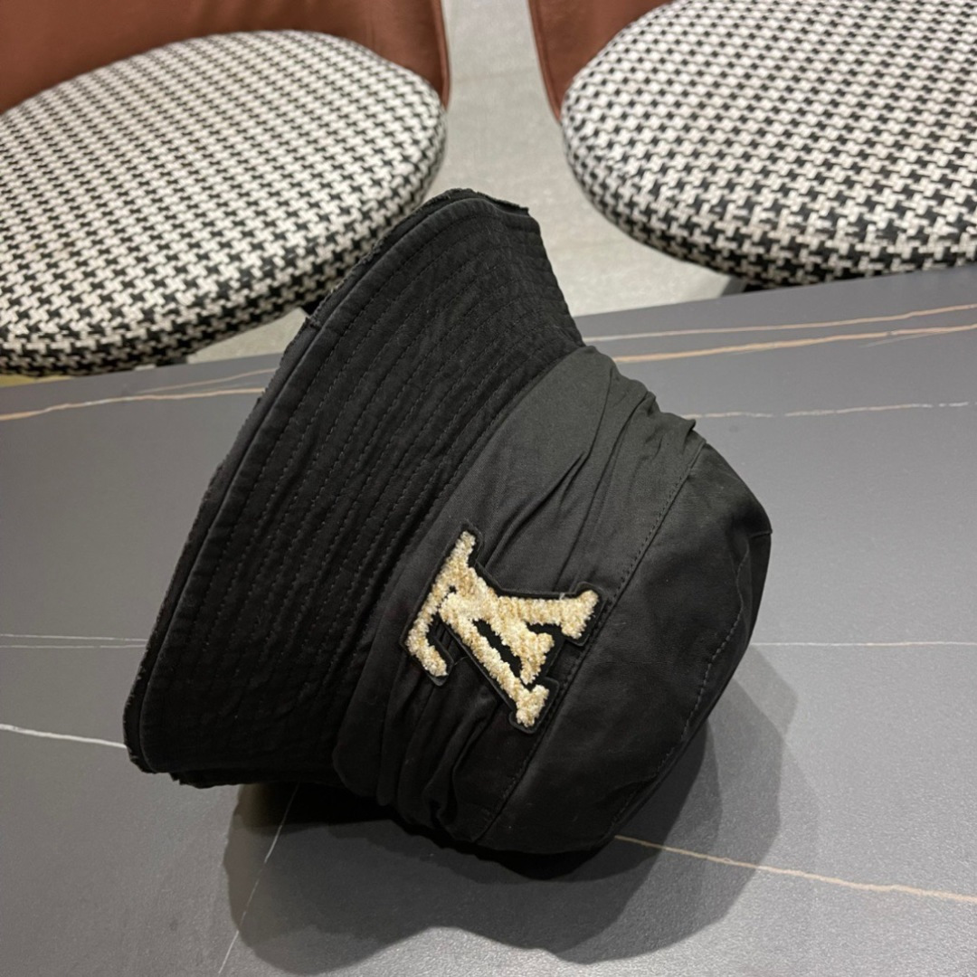  LV路易威登2025渔夫帽  轻盈透气。完美版型，对格精准无误，独家实物