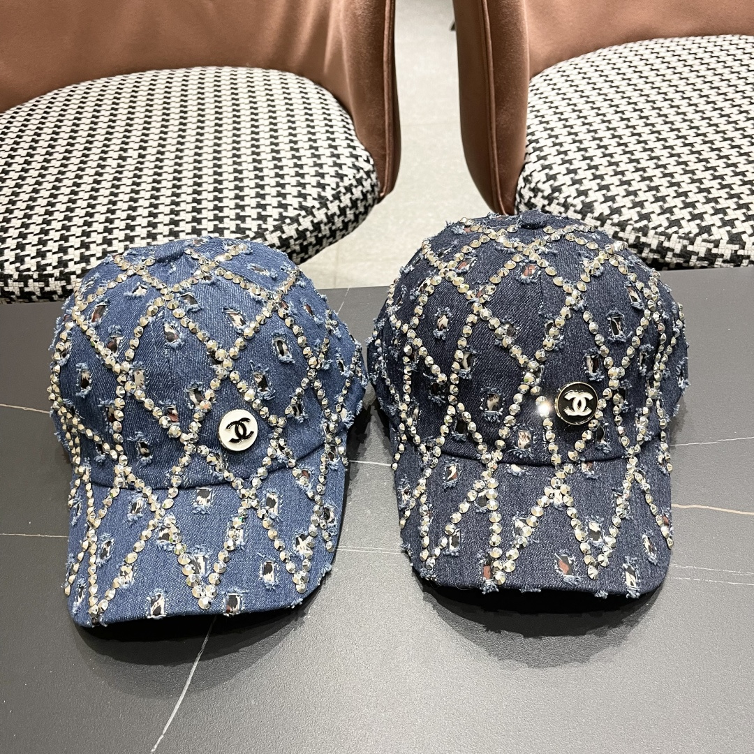  香奈儿CHANEL夏季潮牌破洞牛仔帽女士水钻帽子复古硬顶棒球帽
透气遮阳鸭舌帽女