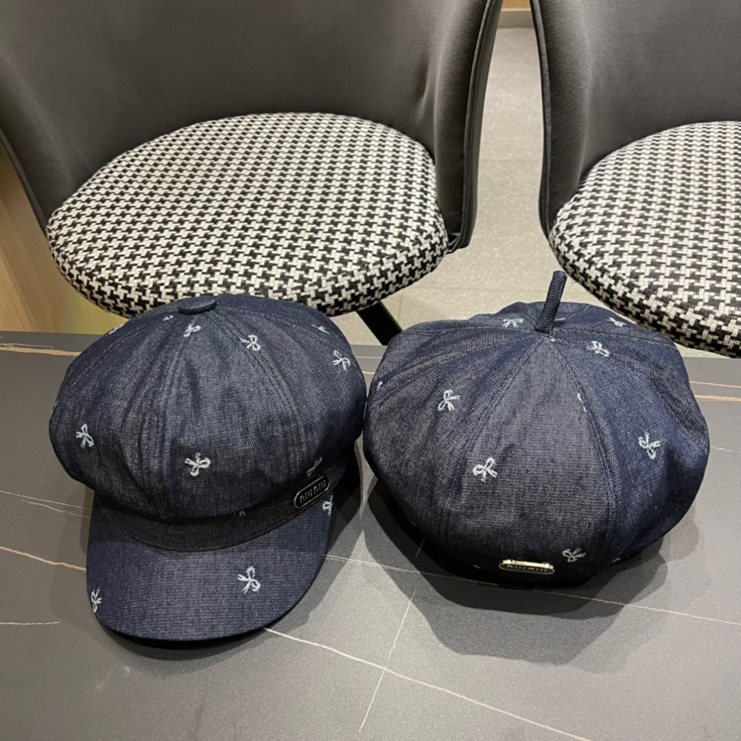 。2024秋季牛仔贝雷帽鸭舌帽系列中最亮眼的元素之一。这来源于品牌创始人Christian Dior先生