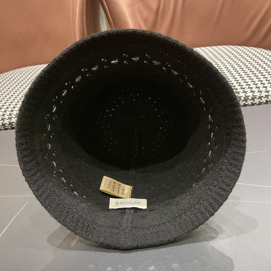 MONCLER蒙口🎩2025秋新款毛绒加厚秋冬渔夫帽超火爆💖质感很赞，冬天必备