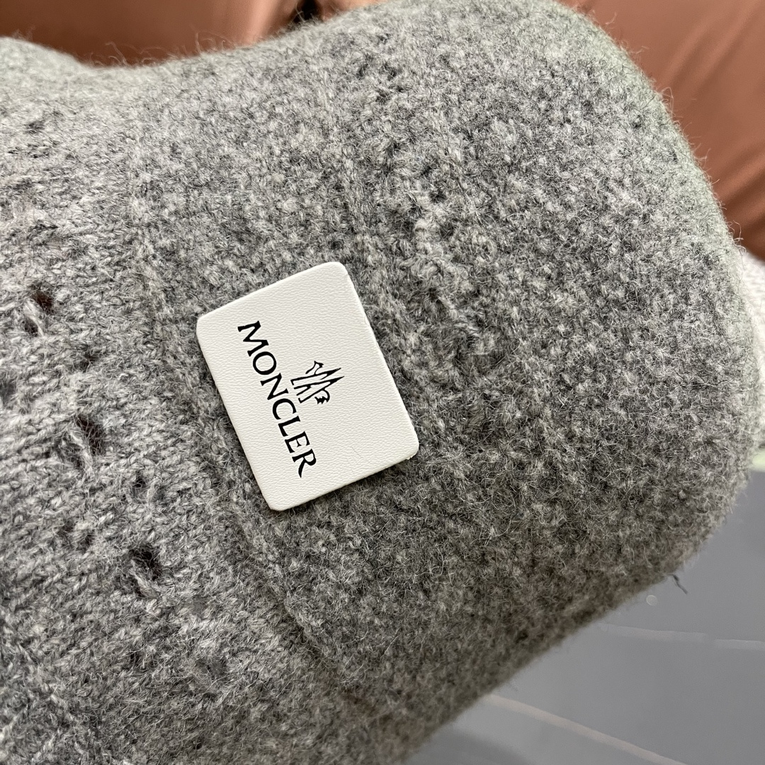 MONCLER蒙口🎩2025秋新款毛绒加厚秋冬渔夫帽超火爆💖质感很赞，冬天必备