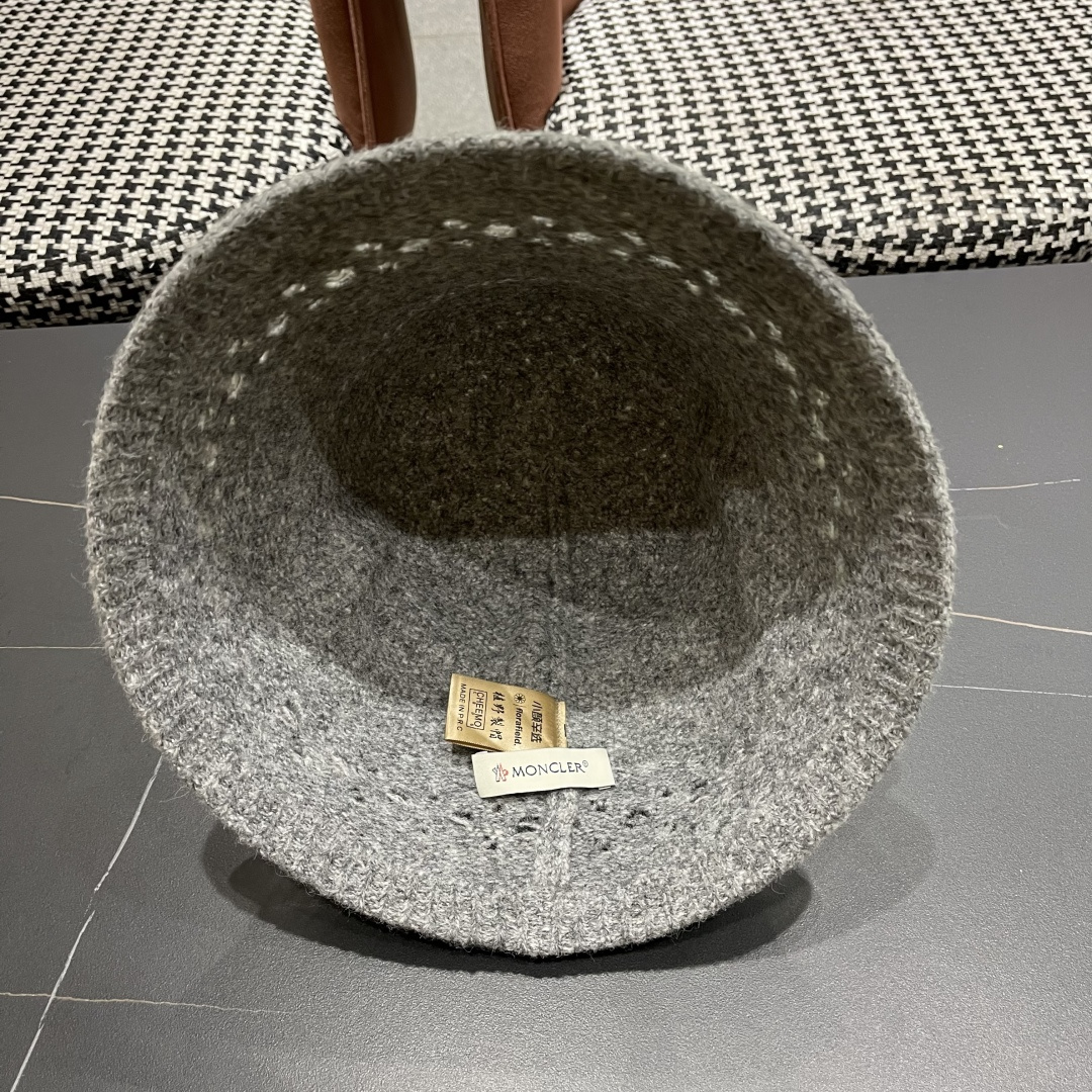 MONCLER蒙口🎩2025秋新款毛绒加厚秋冬渔夫帽超火爆💖质感很赞，冬天必备