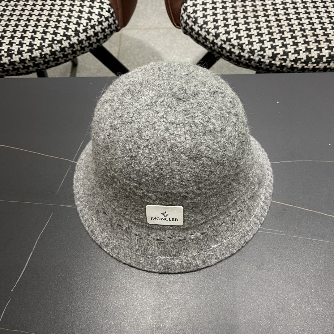 MONCLER蒙口🎩2025秋新款毛绒加厚秋冬渔夫帽超火爆💖质感很赞，冬天必备