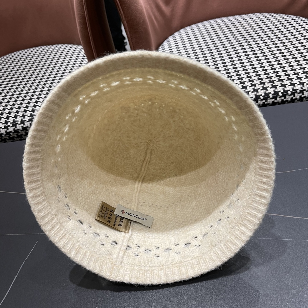 MONCLER蒙口🎩2025秋新款毛绒加厚秋冬渔夫帽超火爆💖质感很赞，冬天必备