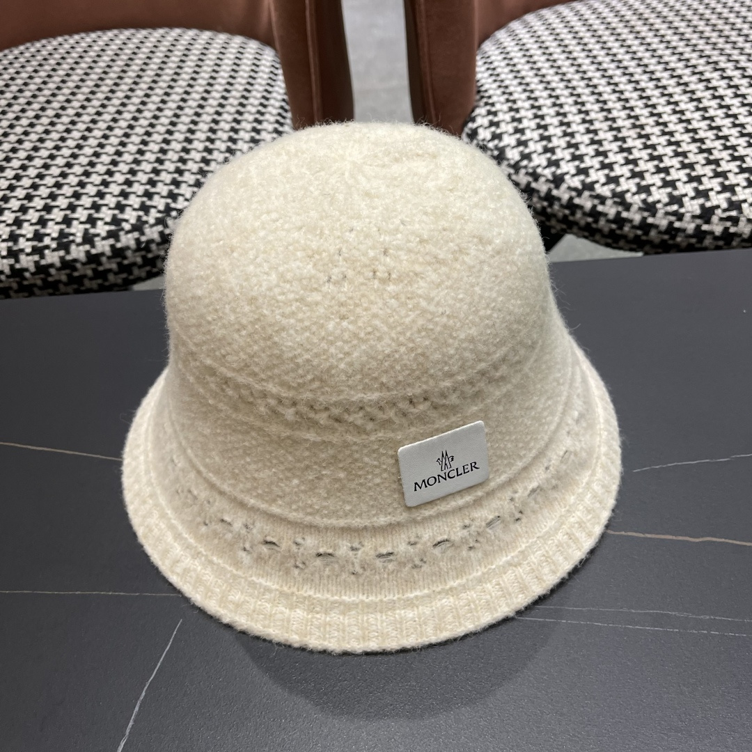 MONCLER蒙口🎩2025秋新款毛绒加厚秋冬渔夫帽超火爆💖质感很赞，冬天必备