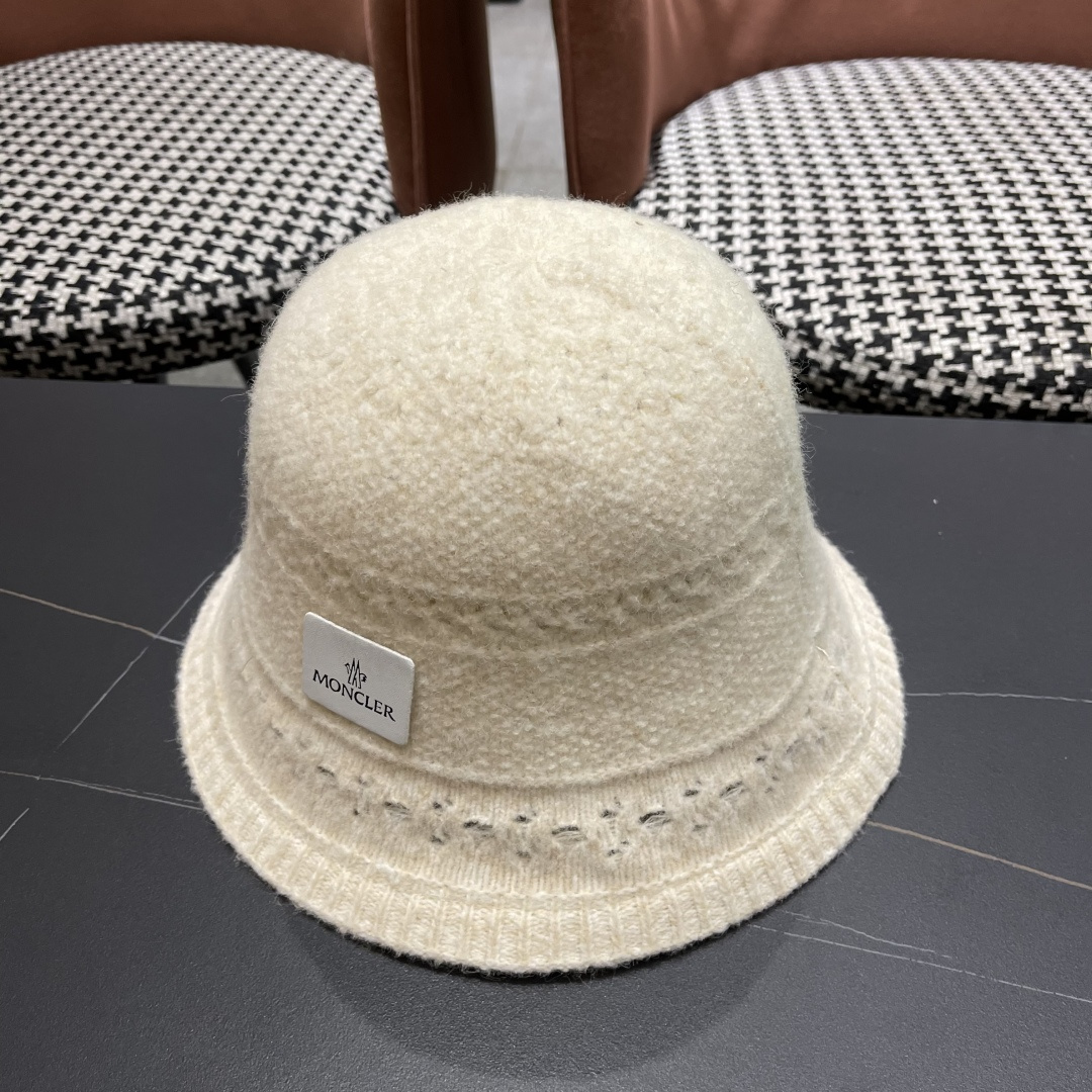MONCLER蒙口🎩2025秋新款毛绒加厚秋冬渔夫帽超火爆💖质感很赞，冬天必备