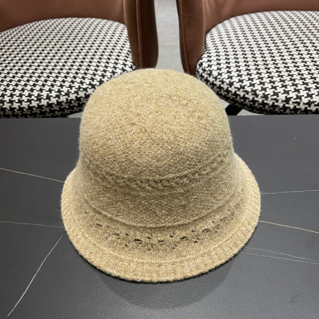 MONCLER蒙口🎩2025秋新款毛绒加厚秋冬渔夫帽超火爆💖质感很赞，冬天必备