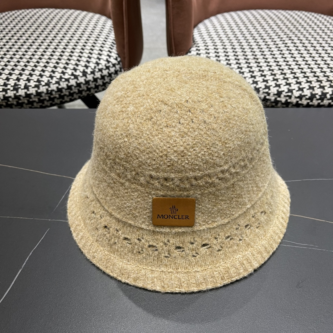 MONCLER蒙口🎩2025秋新款毛绒加厚秋冬渔夫帽超火爆💖质感很赞，冬天必备