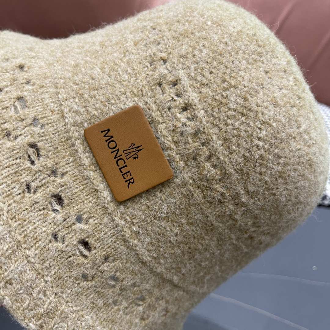 MONCLER蒙口🎩2025秋新款毛绒加厚秋冬渔夫帽超火爆💖质感很赞，冬天必备