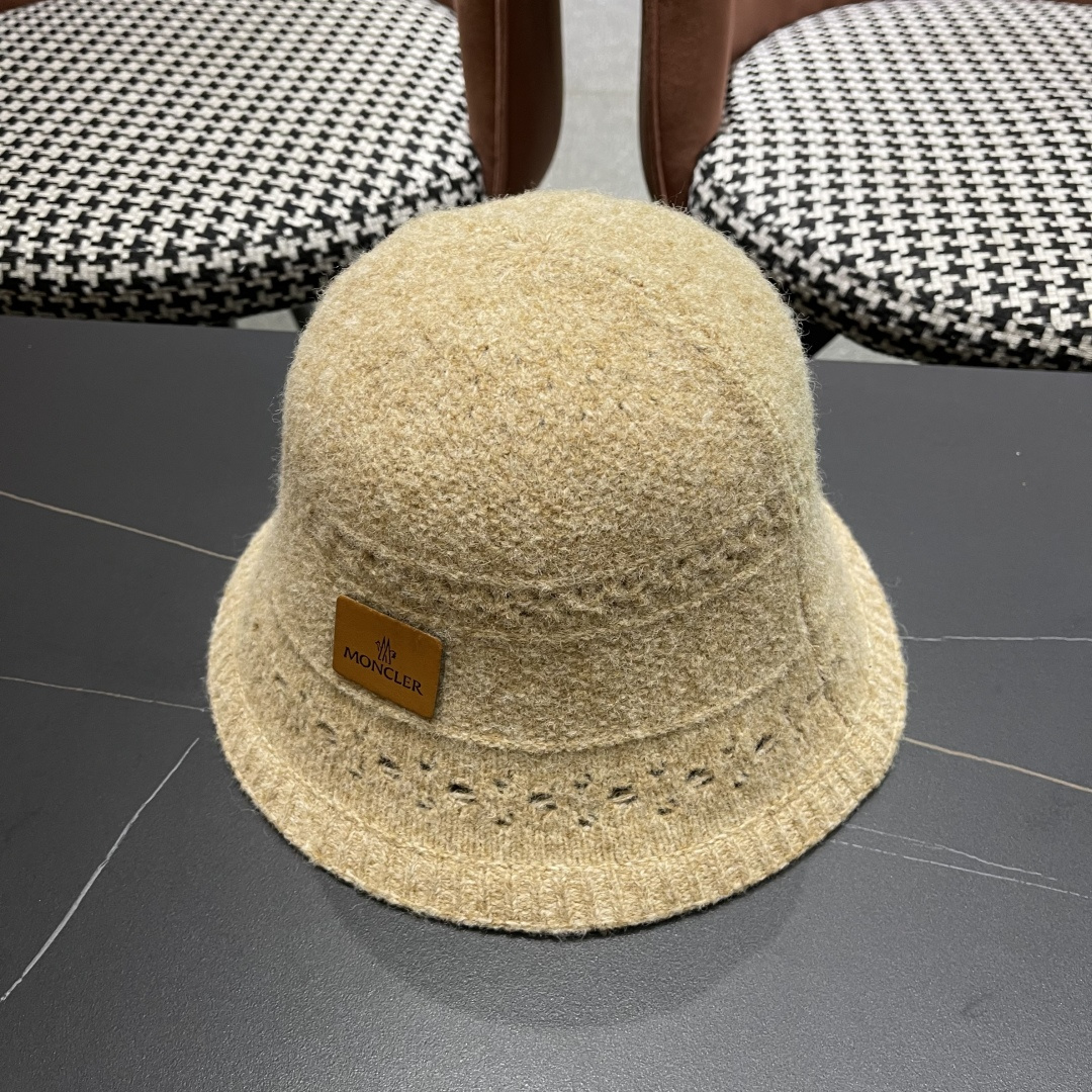 MONCLER蒙口🎩2025秋新款毛绒加厚秋冬渔夫帽超火爆💖质感很赞，冬天必备