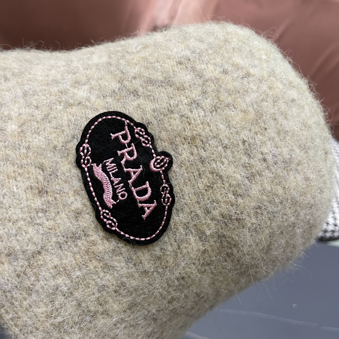 普拉达Prada 2025新款毛绒渔夫帽女秋冬帽子冬款渔夫女帽冬季