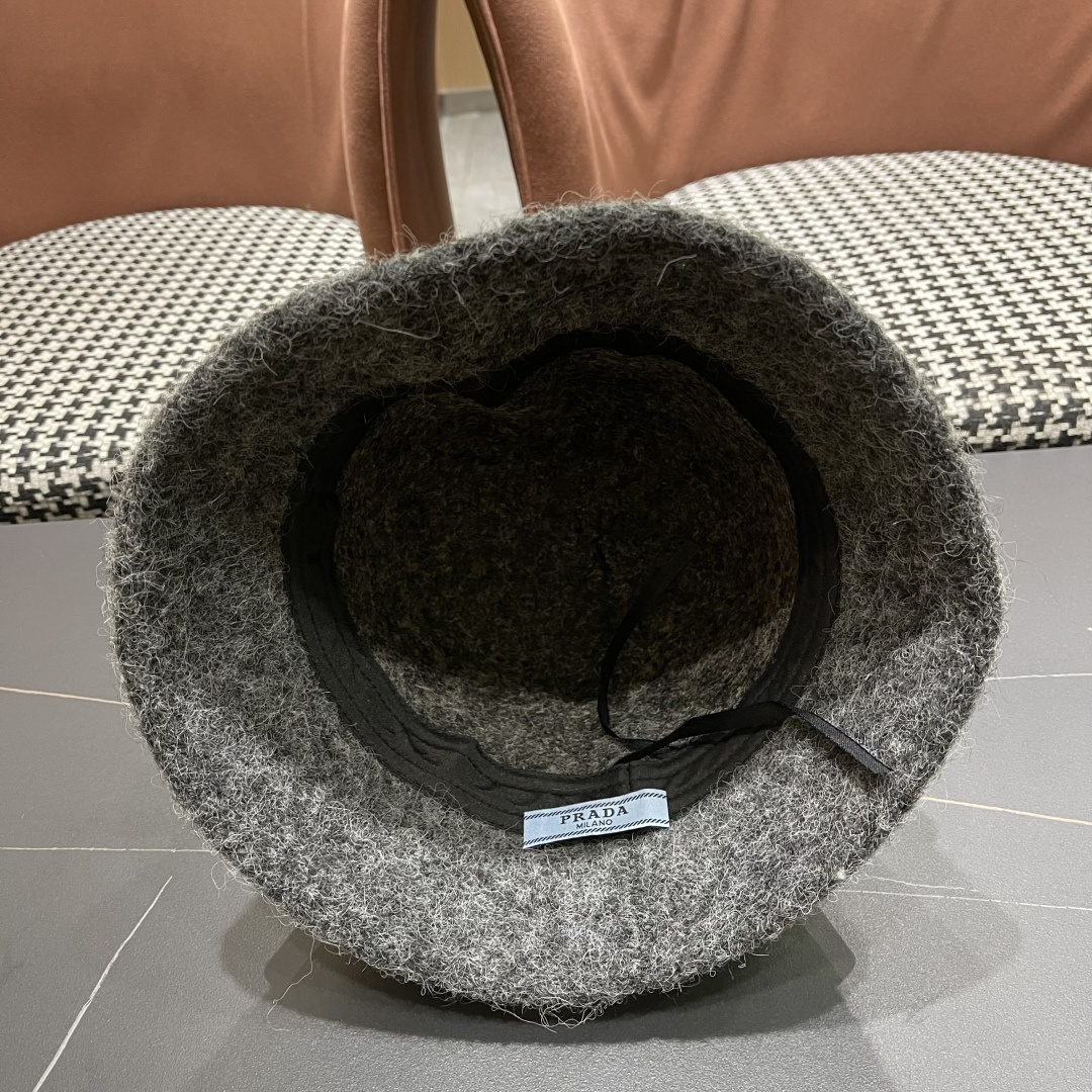 普拉达Prada 2025新款毛绒渔夫帽女秋冬帽子冬款渔夫女帽冬季