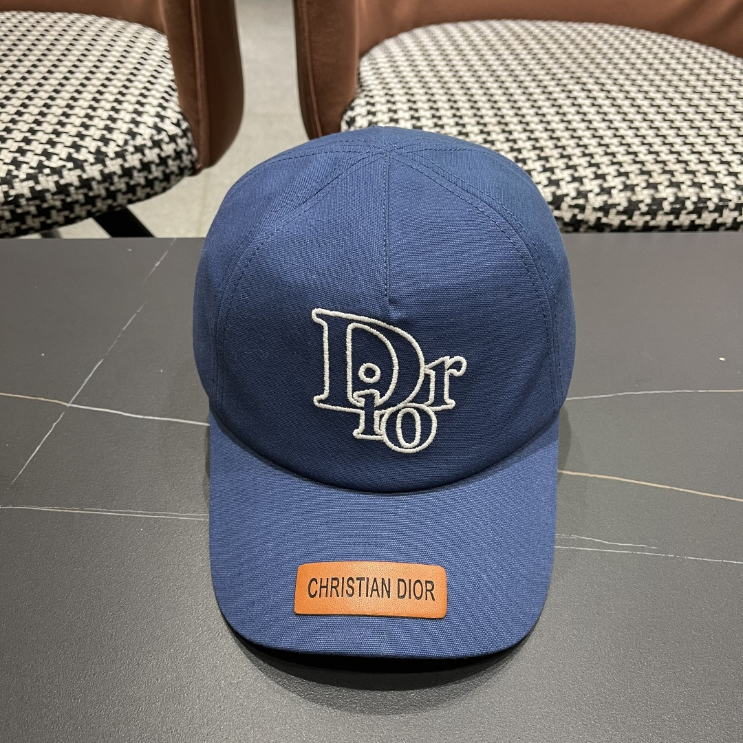  Dior(迪奥)新款原单刺绣棒球帽， 专柜热门新款，11开模订制，原版帆布料纯棉内里，轻盈透气！质量超